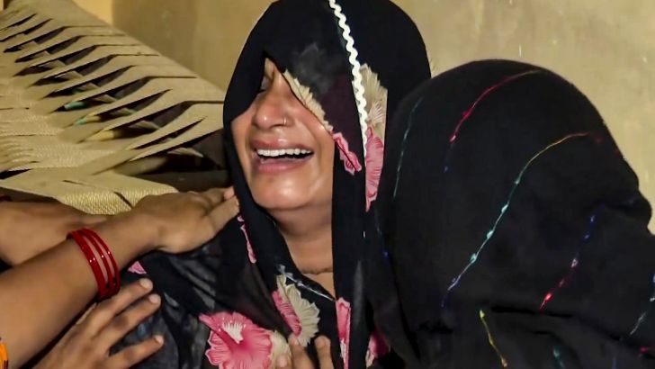 https://www.salarnews.in/public/uploads/images/newsimages/maannewsimage26082025_184140_Noida dowry murder.jpg